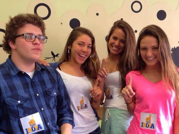 2015GER's tweet image. A @valemoreschi  @victoriadreifus @vitoria_zb e o @jpdrosmx esperando ansiosamente dia 16 para votar CHAPA 1! #1NOVA