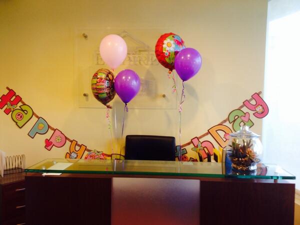 meliarango93's tweet photo. Feelin the loveee already #ilovemycoworkers❤️ http://t.co/DyhDDnt8rD