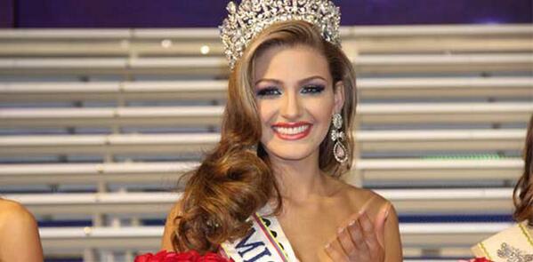 msnve's tweet photo. #Venezuela tiene su nueva soberana de la #belleza -> http://t.co/m3Ah1rGLSl http://t.co/OcBl5SQRa5