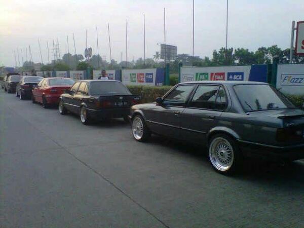 BintaroBimmers's tweet photo. Meeting poin km19.. http://t.co/FHXcp5JuMh