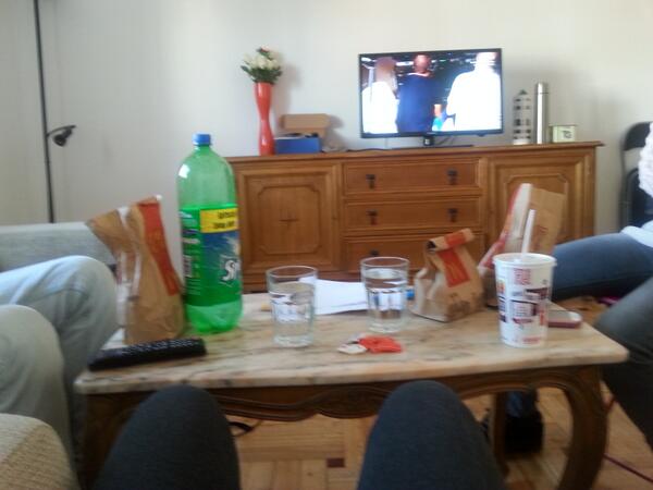 paubarrado1's tweet photo. Comidita rica rica en casa de @javifg_95 ,@aleconesa95 http://t.co/bb33LUCucx