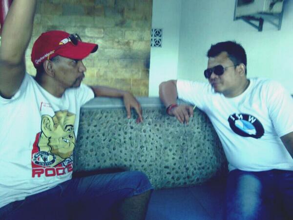 BintaroBimmers's tweet photo. Kalau ini namanya om bram n om ugi,sepertinya lagi pdkt..mudah2an jodoh...#eehh :p http://t.co/tjK4O8G7A4