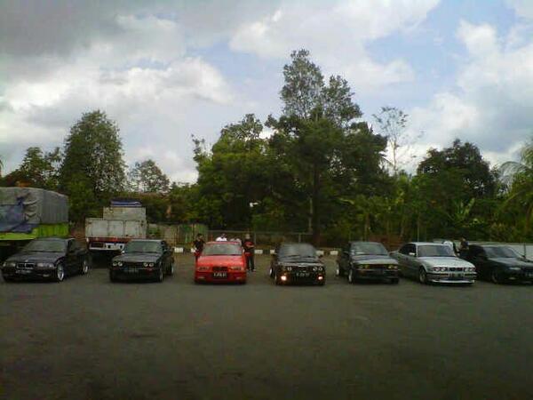 BintaroBimmers's tweet photo. Istirahat dulu di ciamis.. http://t.co/TKQ0Ngifwl