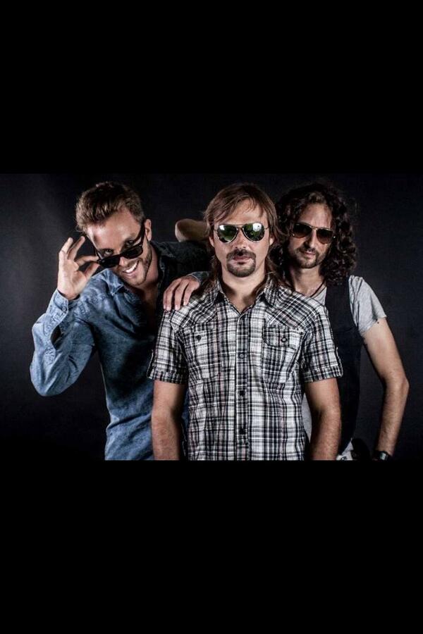 youtu.be/PXtnCvlxMY8 Gran debut esta noche!!!