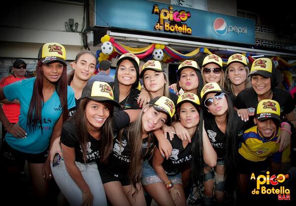 DivasDelFutbol's tweet photo. TODOS PARA @apicodebotella EN LA 70 A DISFRUTAR DE COLOMBIA vs CHILE CON @DivasDelFutbol VAMOS COLOMBIAAA  !!! http://t.co/9HlRwyGm5A