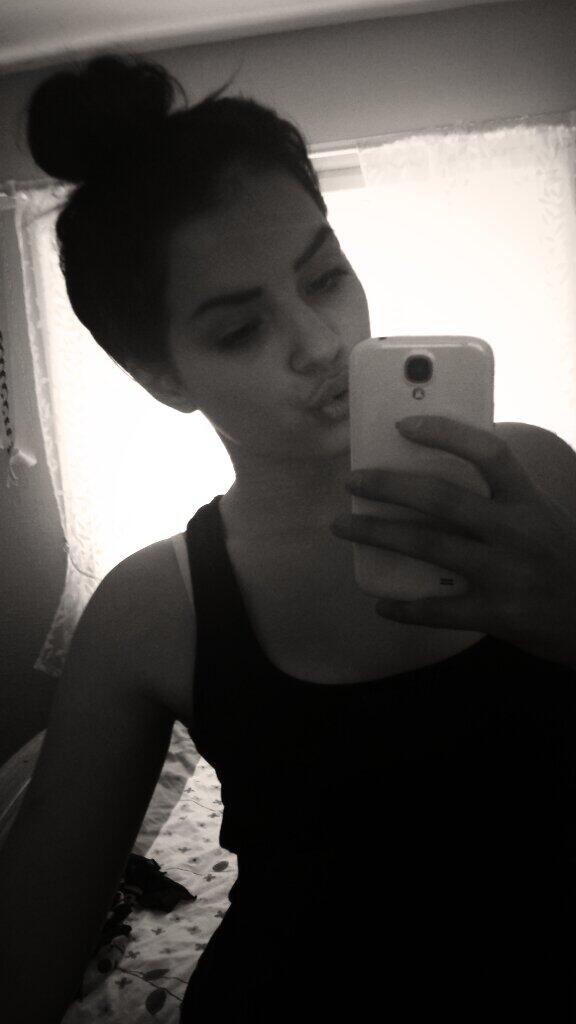 _michelleblair's tweet photo. Dat bun http://t.co/XmQV0HfrOn