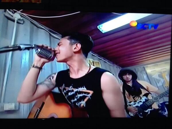 What do you think about our tanktop tees? #streetretro <a href="/fandychristian/">Fandy Christian</a> graaasshh!!