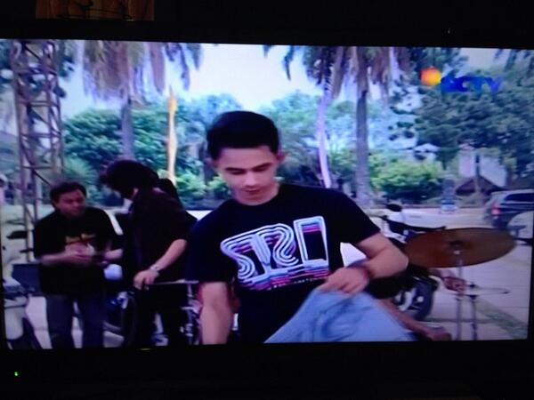 Black cool tees of "stro 3D" <a href="/fandychristian/">Fandy Christian</a> #streetretro graaassshhh