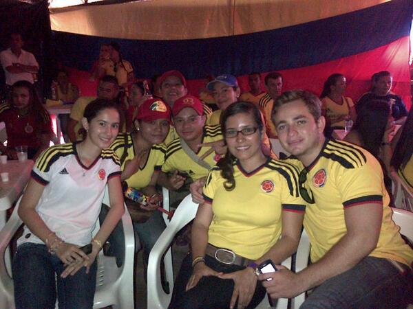 OsleV0502's tweet photo. @NoticiasCaracol #RumboalMundial apoyo a mi seleccion fuerza tricolor http://t.co/7LjP3GnNQy