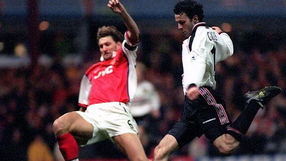 UnitedPhotos's tweet photo. Ryan Giggs scoring against Arsenal in the FA Cup. http://t.co/Bg8168DUfn