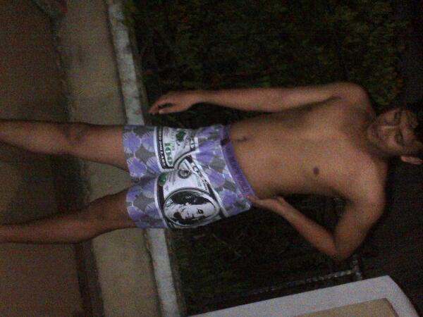 Sixpack dit '@adittKA: Tuo dak nuo hha'@adityarivald: Oy lemaaaaan -___- '@ariefbdw: Keker dak badan kakak '''