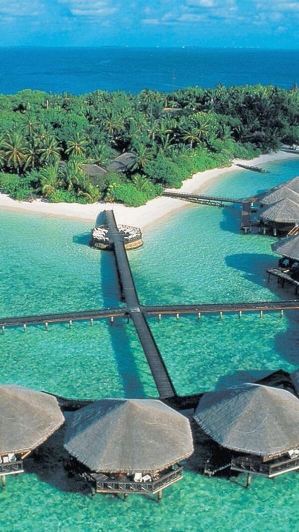 LesBellesPhotos's tweet photo. Baros Island, Maldives. http://t.co/2I7tu09842