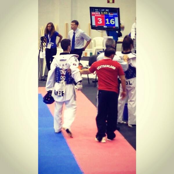 HaZeDeNiro's tweet photo. My passion #taekwondo #throwback http://t.co/qTOm1P0Yza