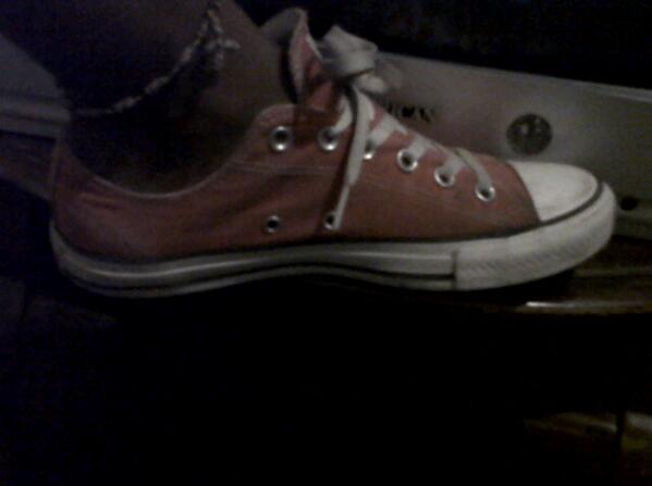 lamercacha's tweet photo. »I love ♥ Converse !! Fustrado http://t.co/VGpUJvlUGf