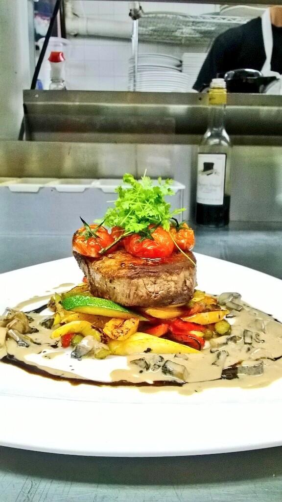 ChefAlexF's tweet photo. @NICKIMINAJ @DreamPink85 a real chef  for you disposition http://t.co/YnlD9B4Y2l