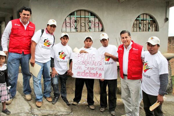 VicenteBenitezG's tweet photo. Familias beneficiadas con Programas Sociales agradecen @Javier_Duarte por  su atención hacia los grupos vulnerables. http://t.co/X6OZOA7d5a