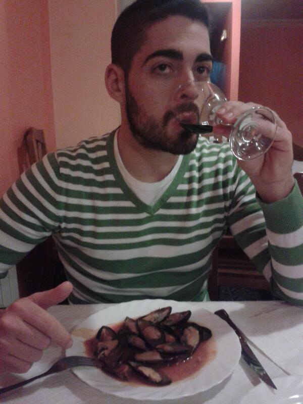 jalfonso_22's tweet photo. Relaxing cena with @PabloArgulo http://t.co/1YoQFLRe1A