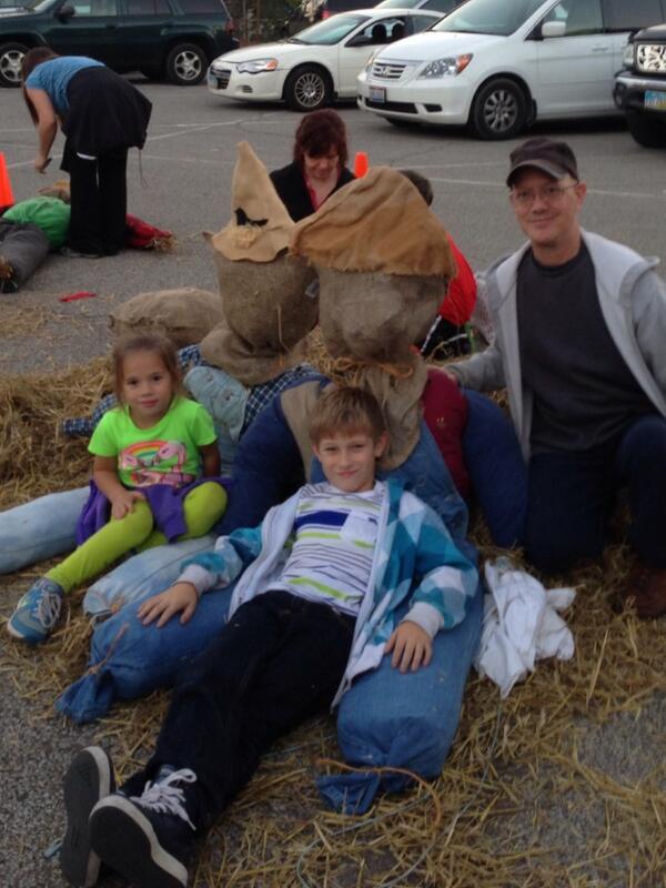 GarfieldPTO's tweet photo. Making Scarecrows http://t.co/HXZCyX9QK6