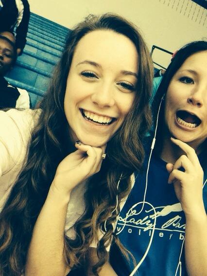 LindseyClaireee's tweet photo. We are so dysfunctional 💕 http://t.co/BIwitz7Puw
