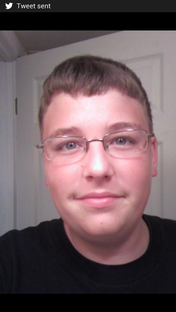 DooHeeBluff's tweet photo. Me posing with my new haircut #bangsdown http://t.co/ERtNptMhbf