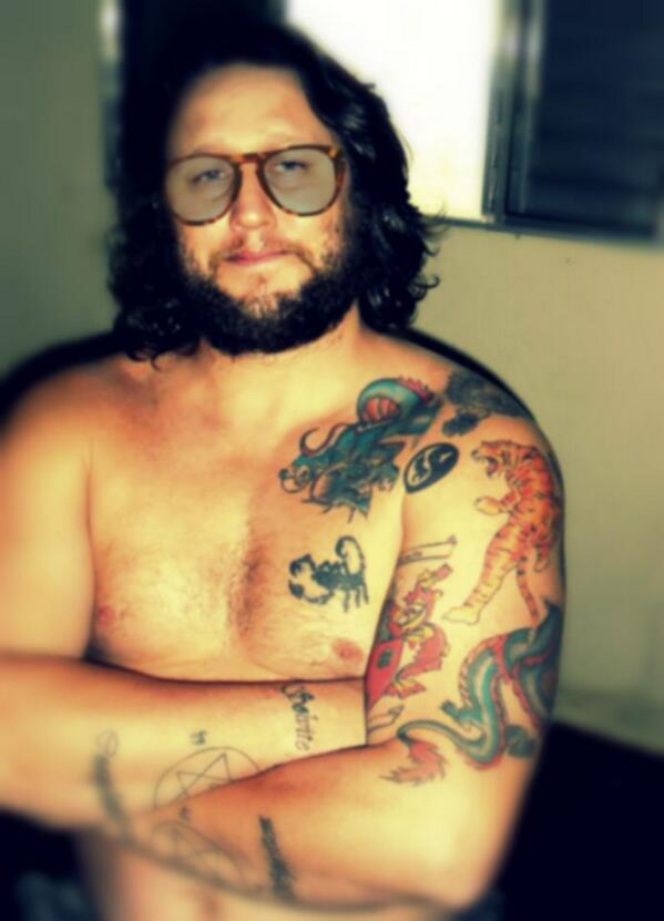 laaarcanjo's tweet photo. meu pai é rastafari http://t.co/9bMjj7caAQ