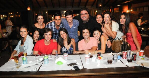 holdblanco's tweet photo. eles tambem fizeram parte #DepoisDeUmAnoMeuCoraçãoAindaéRebelde http://t.co/2iLMZu2lDv