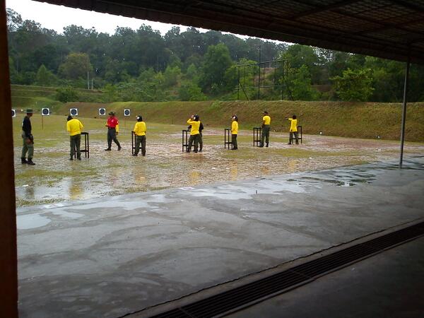 shakilaolala's tweet photo. Acara menembak diteruskn walaupun cuaca kurang baik @PLRWS @RELAMelaka @relamalaysia http://t.co/TDzfuMfWlg