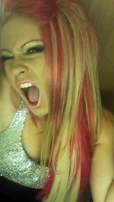 I have reinvented myself! #blonde #pink #getit http://t.co/f0QGgjG2pc<a href="/tag/blonde"class="tags">#blonde</a><a href="/tag/pink"class="tags">#pink</a><a href="/tag/getit"class="tags">#getit</a>