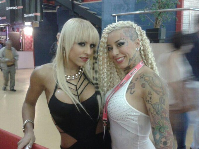 junto a la exuberante Melody Star ;) http://t.co/d5Rtk5Ic1t
