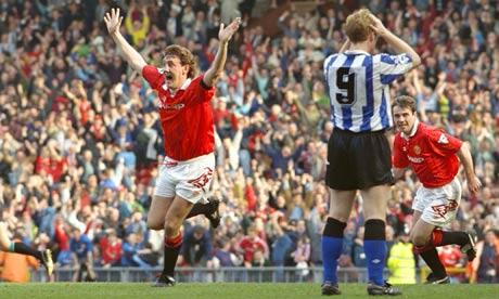 UnitedPhotos's tweet photo. Steve Bruce in delight as he scores both goals for Manchester United in "Fergie Time" against Sheffield Wednesday. http://t.co/siHGt9N73z