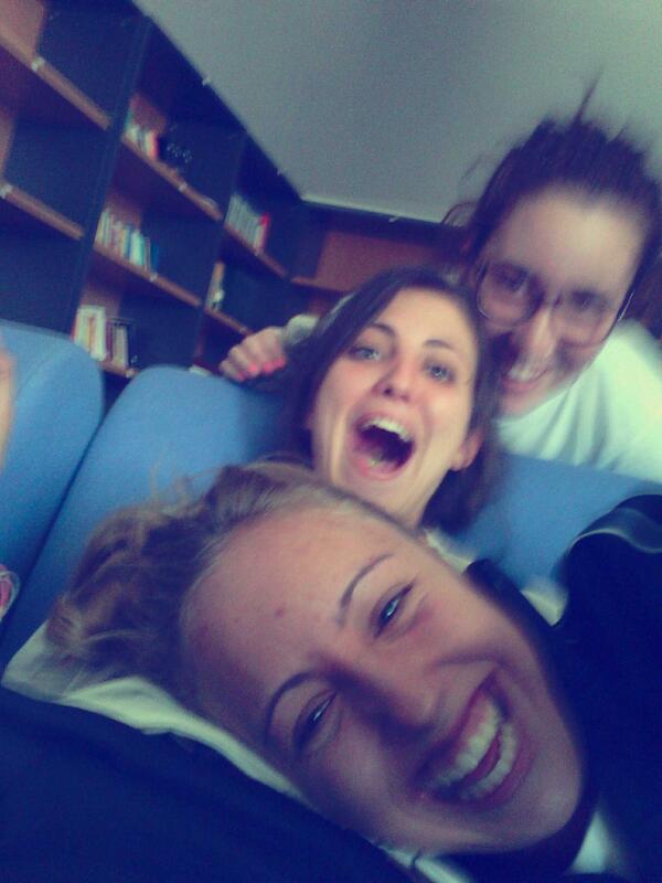 neivacebrian's tweet photo. @barbara_porcel @AlbaS_Molina  tomaaa fotacooo!!! jajajajjajajjajjaajaj http://t.co/8aMr1Bscsk