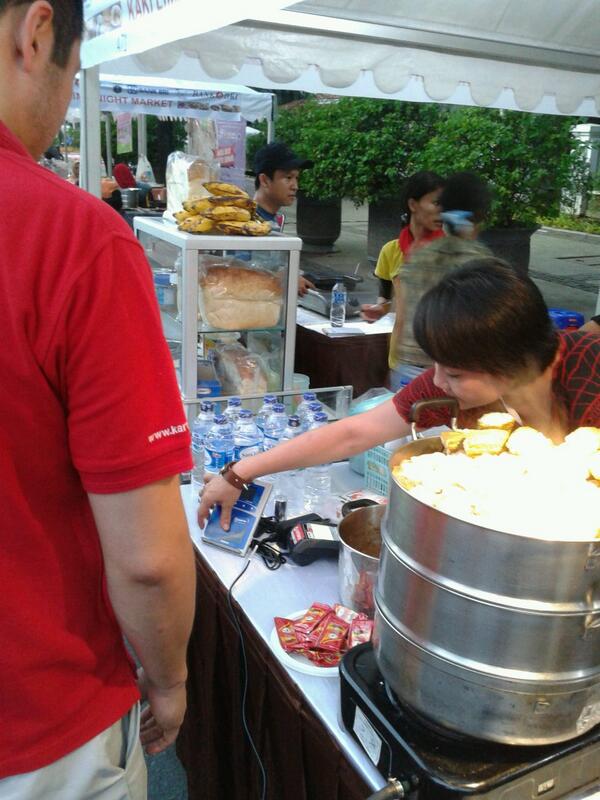 Transaksi non tunai dengan brizzi <a href="/promo_bri/">BANK BRI</a> di #kakilimanightmarket <a href="/JakartaTourism/">Enjoy Jakarta</a> proudly powered by Kartuku :)