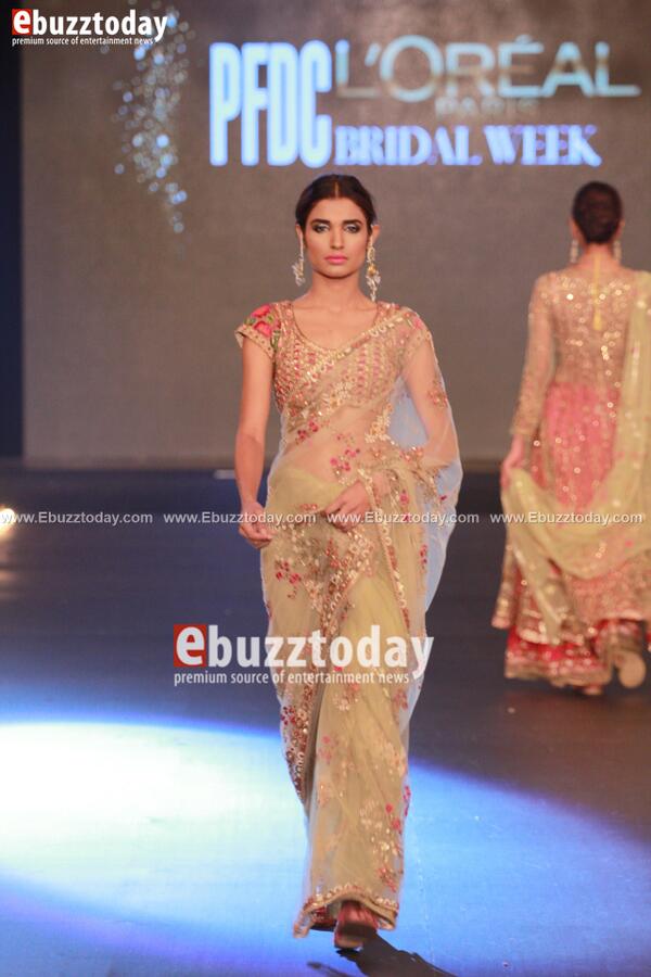Gorgeous <a href="/IlyasAmna/">AMNA ILYAS</a> wearing saree designed by <a href="/MishaLakhani/">Misha Lakhani</a> at <a href="/PFDCOfficial/">PFDC Official</a> L’Oréal Paris Bridal Week 2013 #PLBW