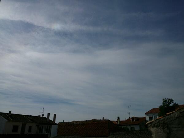 ChemSegovia's tweet photo. #geoingenieria  #Segovia #Spain 12 oct 2013  cielo casi cubierto del todo por #chemtrails expandidos http://t.co/jabN95sGjX