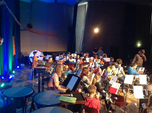 Laatste repetitie gehad en nu dus met z'n allen aan de patat!! Vanavond knalleeeeeeen!!!!