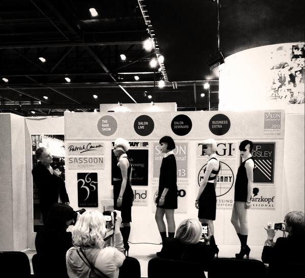 MelanieABNY's tweet photo. Akin @Hobsalons earlier with his models. Seriously AMAZING hair! @salon_intl #salon2013 http://t.co/Ex64kmy19t