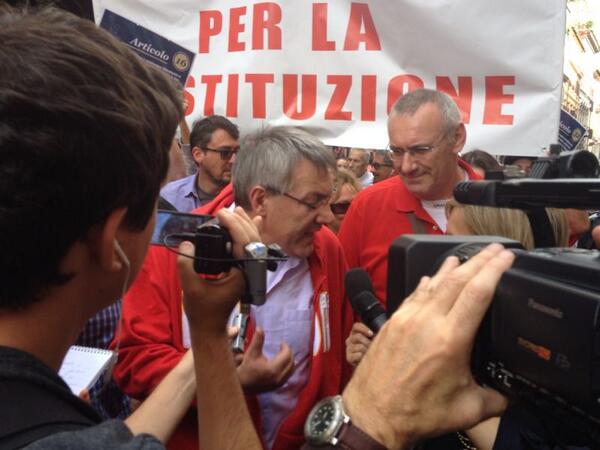 IoconFiomVR's tweet photo. Maurizio Landini #laviamaestra http://t.co/xEP7M4w8jq