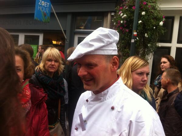 Chocoladefestival Hattem groot succes. Een glunderende <a href="/HenderikusCazem/">…</a> bij A3 bonbons