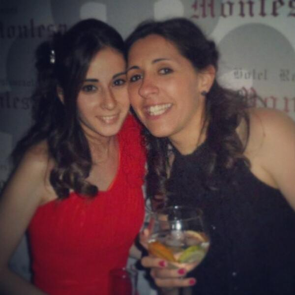 VanesaFabregat's tweet photo. Felicidades @pilisales !!! Mols besiitooss!!! :) tQ** http://t.co/hc3jnS4fYv