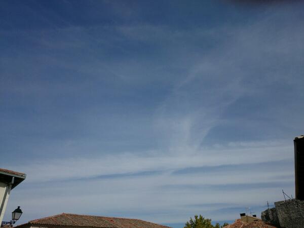 ChemSegovia's tweet photo. #geoingenieria #Segovia #Spain  #chemtrails 
Han conseguido cambiar la tonalidad de la luz solar que nos llega http://t.co/oFaF50CGeh
