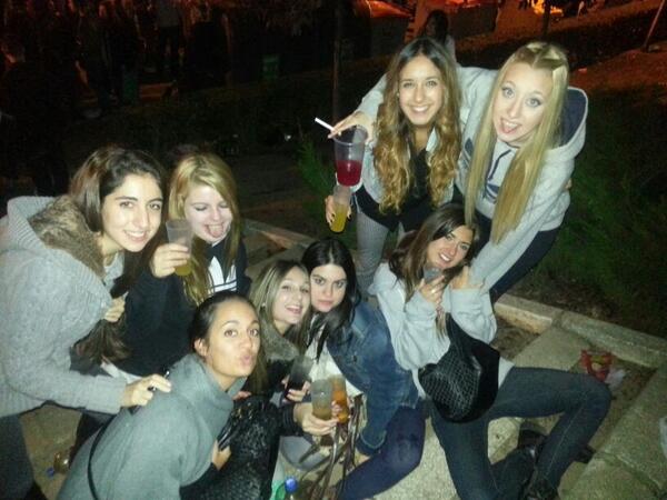 RebecaGacaPrez's tweet photo. @RebecadeBlas @teresacastells1 @mariamelocoton1 @ichogou @laublablabla @Rubiatalycual (: http://t.co/SdWxep6cd9