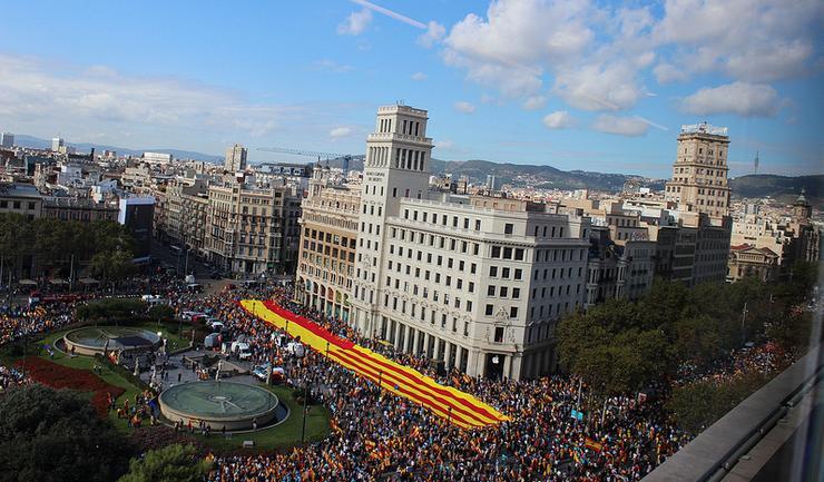 Crónica de la concentración contra la independencia en Barcelona BWYkGIeCIAAWkvd