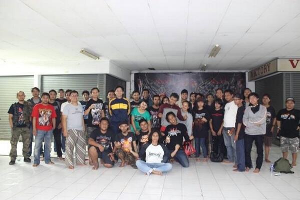 Terimakasih utk teman2 yang sdh datang di #DiskusiMalamJumat 10 oktober 2013 "Mendengarkan Soft Launching Album"
