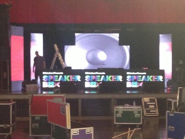 wearespeakerbox's tweet image. Half an hour before kick off and #BuildingSix is looking good!