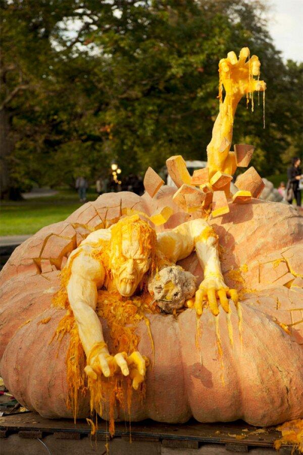 _DaveOfTheDead's tweet photo. Is this the best #halloween #zombie #pumpkin ever?! http://t.co/x49ybFijRM