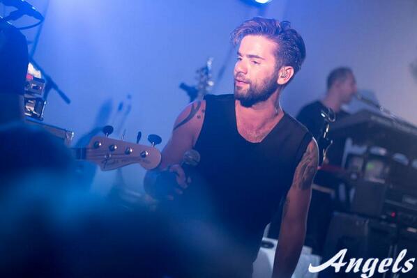 OniramaFanClub's tweet photo. #Thodoris #Maradinis #Frontman #Love #Onirama http://t.co/ciu2ehAryO