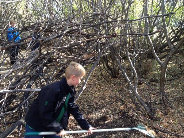 AngDEllis's tweet image. Epic fort building at the farm! #classicfun