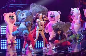 SunnydMTV's tweet photo. Cyrus’ Dancing Bear Hollis Jane Cries Size-ploitation Following VMAs|http://t.co/Vva7nyGzdF| http://t.co/90djRvGoFP