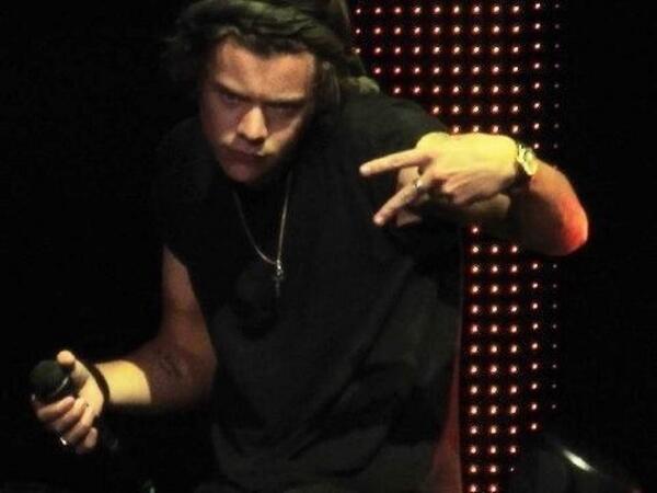 futon1D's tweet photo. لما احد يجيني ويقليي يلا يلا بصورككك ;) http://t.co/qT8RsBDEqG