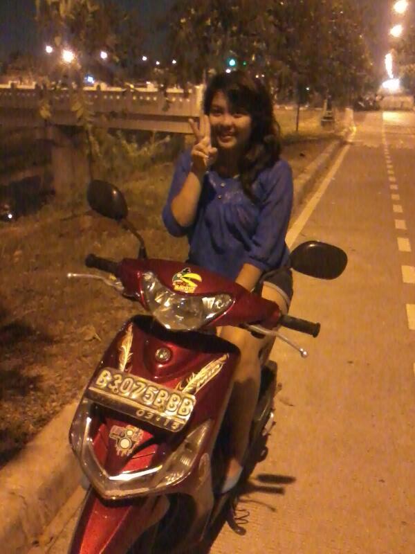 SaryL_'s tweet photo. @kiki_rockinCC td nongkrong sm @AnindyaDRL  di #BKT http://t.co/kqenyfiBPH